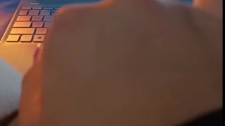 me excito y masturbo con hentai